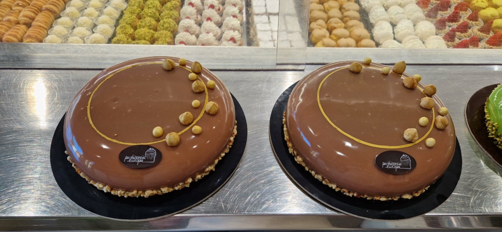 torta personalizzata con glassa a specchio semifreddo