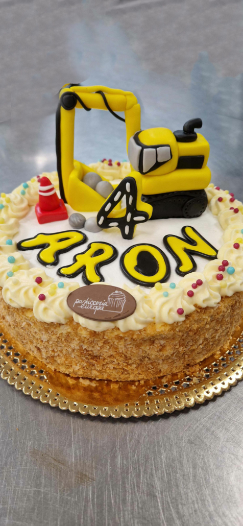 torta personalizzata con pasta di zucchero compleanni