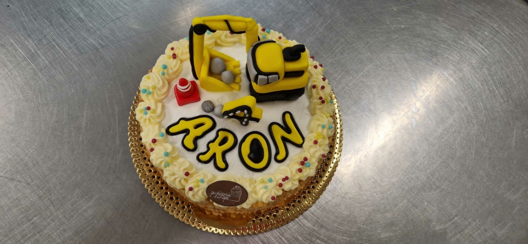 torta personalizzata con pasta di zucchero compleanni