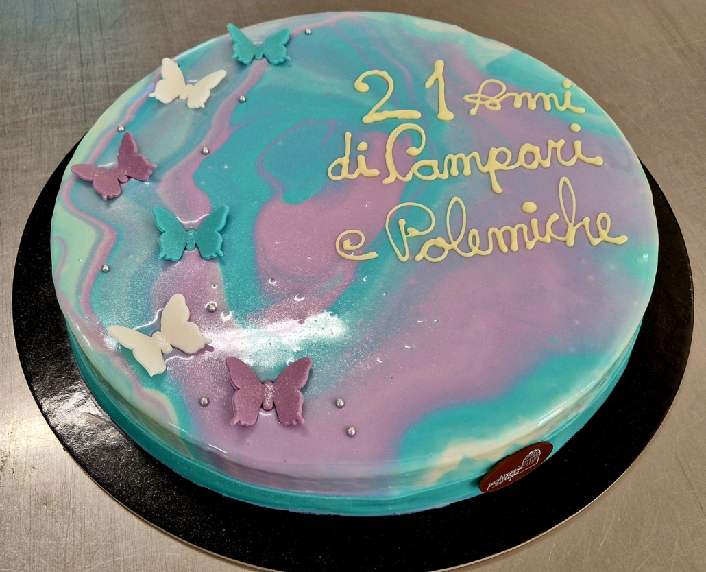 torta personalizzata con glassa a specchio semifreddo