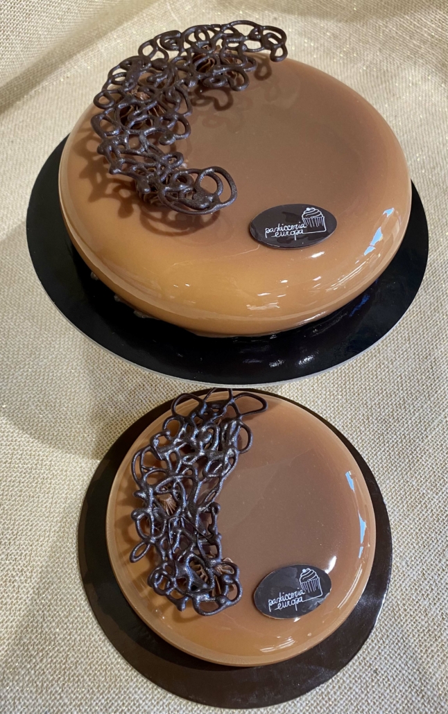 torta personalizzata con glassa a specchio, dolci compleanni