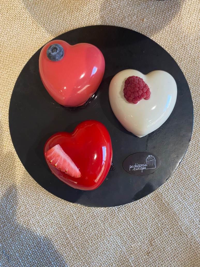 torta personalizzata con glassa a specchio, dolci compleanni